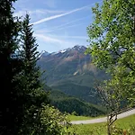 아파트 In Near Slopes *